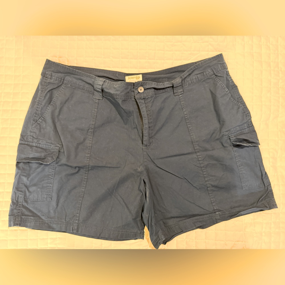 24W women’s. St. John Bay cargo shorts. Navy Blue.